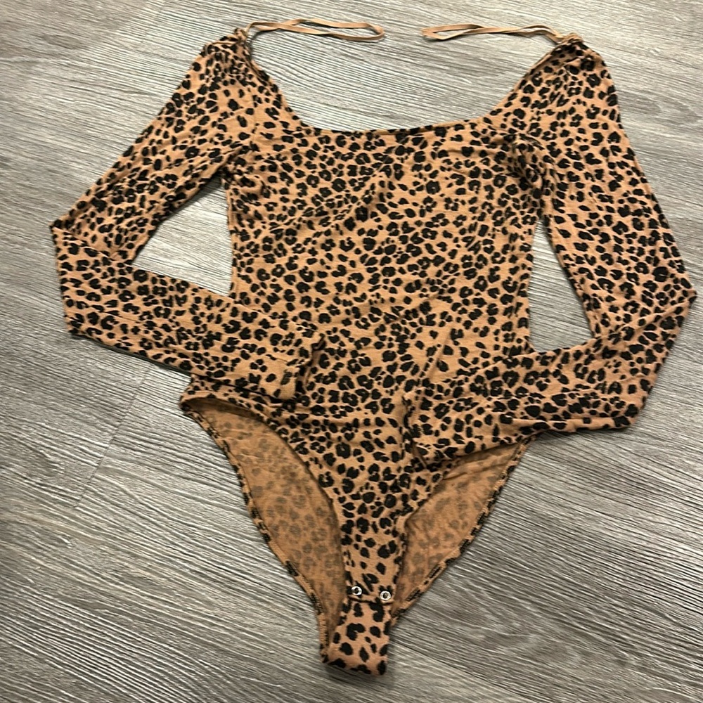 & Other Stories Cheetah Print Bodysuitt